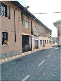 Stabile a Vergiate, piazza Gramsci, 6/7, 7 locali