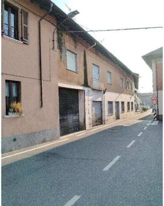 Stabile a Vergiate, piazza Gramsci, 6/7, 7 locali