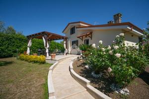 VILLA SINGOLA A FORMELLO
