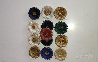 Antichi elementi decorativi dipinti a mano