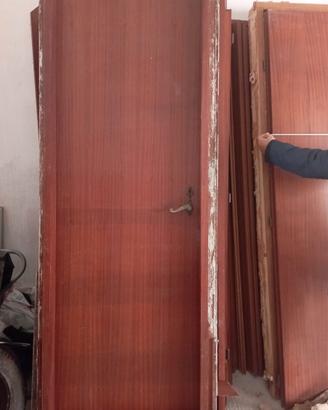 Porte interne e portoncino in legno massiccio