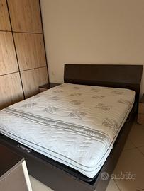 letto comodini e cassettiera