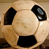 Pallone autografato Maradona e Napoli '88