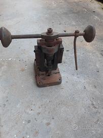 Pressa manuale a bilanciere