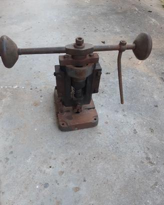 Pressa manuale a bilanciere