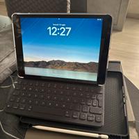 iPad 9 gen con tutti gli accessori