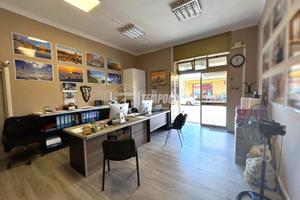 Negozio a Fiumicino Via SANLURI 1 locali