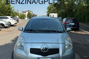 Toyota yaris AUTOMATICO GPL