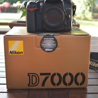 Reflex Nikon D7000 + battery grip - LEGGERE BENE -