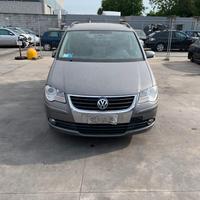 Per ricambi Volkswagen Touran 2.0 TDI 2011