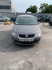 Per ricambi Volkswagen Touran 2.0 TDI 2011