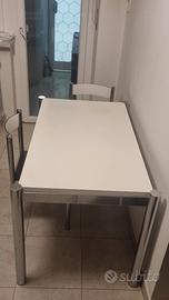 Tavolo da cucina con 4 sedie