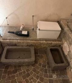 Coppia di Vasche pietra 1768 scolpita a mano