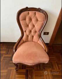 Poltrona vintage imbottita in stile classico