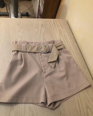Pantaloncino tessuto beige Stradivarius tg M