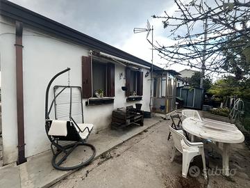 ADRIA: 117B: Casa accostata con garage e scoperto