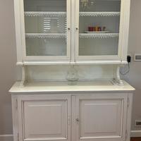 Credenza/piattiera e tavolo