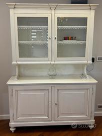 Credenza/piattiera e tavolo