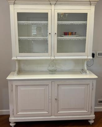 Credenza/piattiera e tavolo