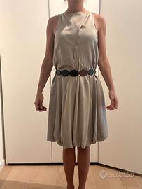 Vestito beige con cintura