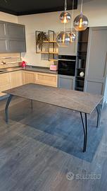 Tavolo allungabile con piano in gres Outlet