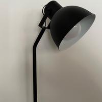 Piantana - lampada nera