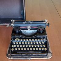 Macchina da scrivere Everest raro mod 33