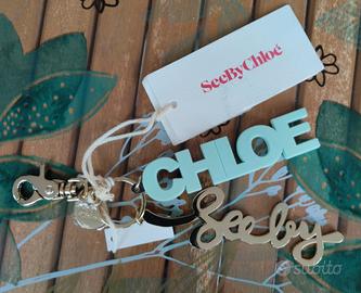 Portachiavi nuovo e griffato.