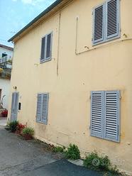 TERRATETTO libero su due lati in Pistoia Bonelle