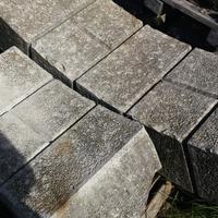 Antico portale con arcata in pietra