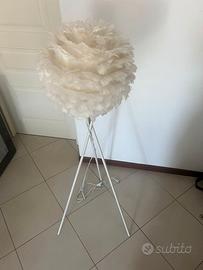 Lampada da terra nuova con paralume di piume