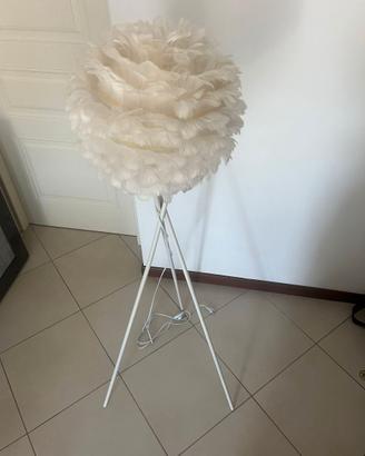 Lampada da terra nuova con paralume di piume
