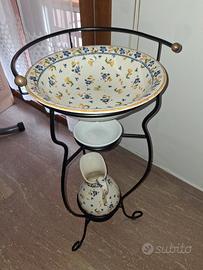 Lavabo in ferro catino brocca e portasapone