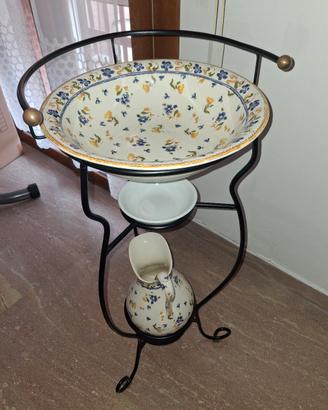 Lavabo in ferro catino brocca e portasapone
