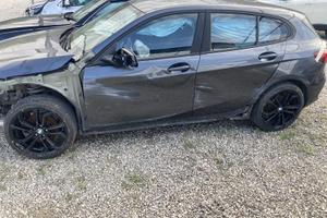 Bmw 116d f40 2021 incidentata motore e cambio ok