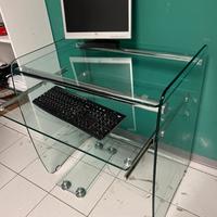 Scrivania per pc di design tutta in vetro