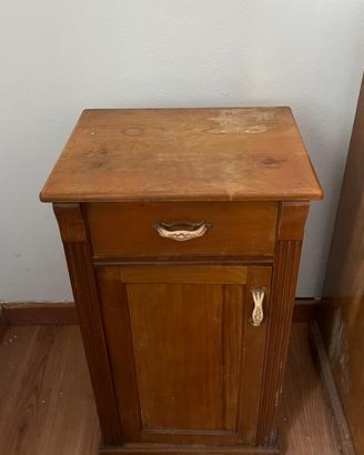 Coppia di comodini vintage in legno
