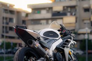 Aprilia rsv4 1100