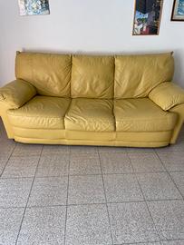 Divano a tre postazione