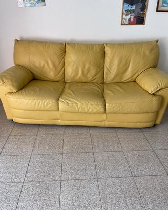 Divano a tre postazione