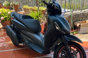 Beverly 400s 2023 black