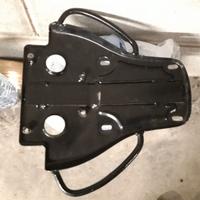 Piastra in metallo per bauletto scooter