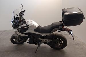 CF MOTO MT700