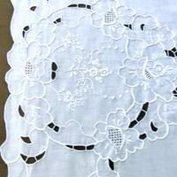 Completo matrimoniale con ricami ed intagli a mano