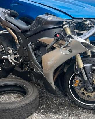 R1 2004 incidentata 2000€