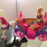 Barbie Principessa Arcobaleno e Carrozza