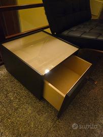 Mobile in legno bianco e marrone