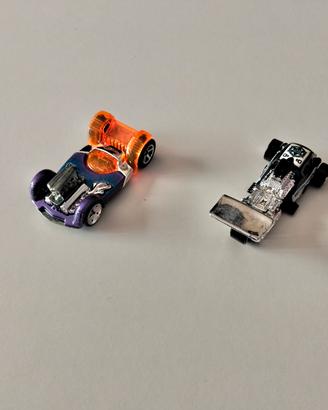 Due macchinine Hot Wheels