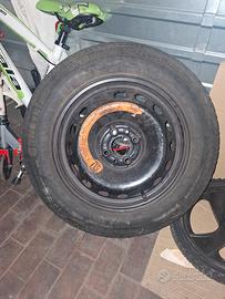 ruota di scorta e 4 cerchi il lega