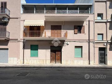 3 LOCALI A BRINDISI